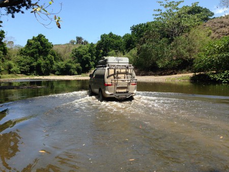 dr ferdy ufm wäg id garage mit 2 brochne stossdämpfer umne chassis bruch
